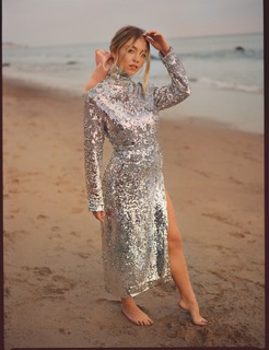 Sydney Sweeney feet photo thumbnail