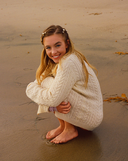 Sydney Sweeney feet photo thumbnail