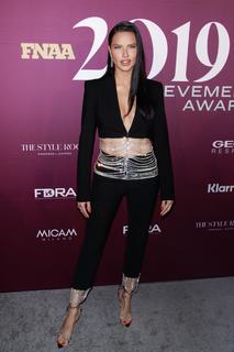 Adriana Lima feet photo thumbnail