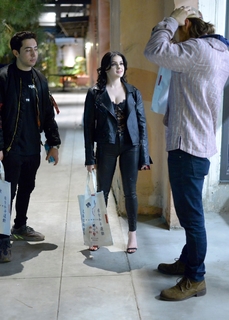 Ariel Winter feet photo thumbnail