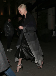 Charlize Theron feet photo thumbnail