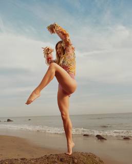 Sydney Sweeney feet photo thumbnail