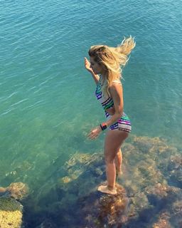 Carolina Dieckmann feet photo thumbnail