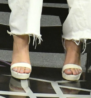 Camila Cabello feet photo thumbnail