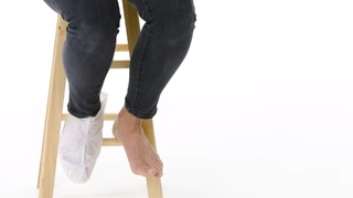 Chelsea Handler feet photo thumbnail
