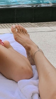 Seyma Subasi feet photo thumbnail
