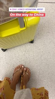 Kino MacGregor feet photo thumbnail