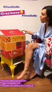 Caterina Balivo feet photo thumbnail
