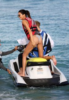 Kendall Jenner feet photo thumbnail
