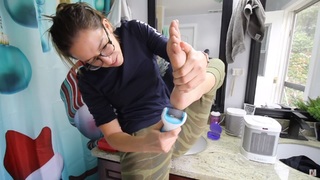 Rachel Ballinger feet photo thumbnail