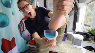 Rachel Ballinger feet photo thumbnail