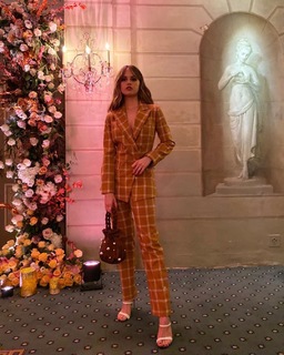 Debby Ryan feet photo thumbnail