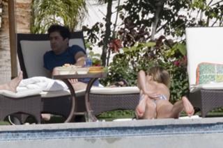 Jennifer Aniston feet photo thumbnail