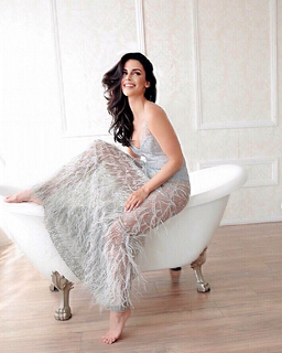 Jessica Lowndes feet photo thumbnail
