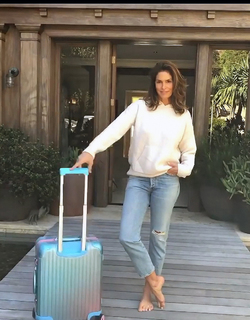 Cindy Crawford feet photo thumbnail