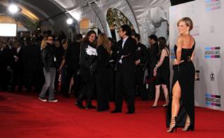 Julie Benz feet photo thumbnail