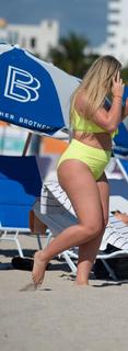 Iskra Lawrence feet photo thumbnail