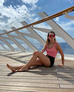 Luisana Lopilato feet photo thumbnail