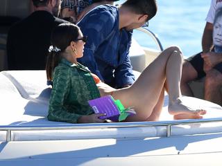 Kendall Jenner feet photo thumbnail