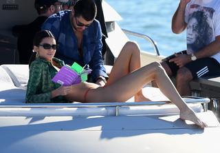 Kendall Jenner feet photo thumbnail