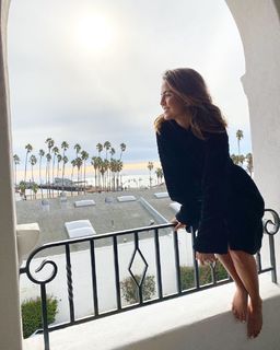 Erin Lim feet photo thumbnail