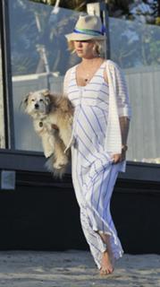January Jones feet photo thumbnail