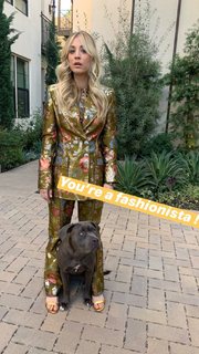 Kaley Cuoco feet photo thumbnail