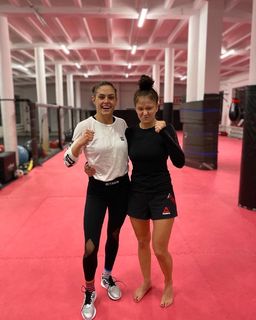 Karolina Kowalkiewicz feet photo thumbnail