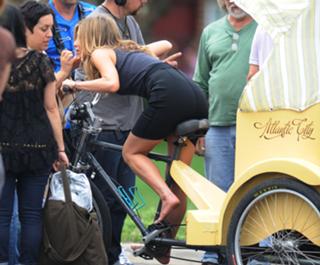 Jennifer Aniston feet photo thumbnail