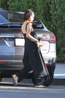 Mila Kunis feet photo thumbnail