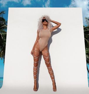 Jelena Karleusa feet photo thumbnail