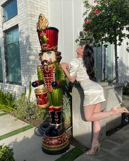 Ariel Winter feet photo thumbnail