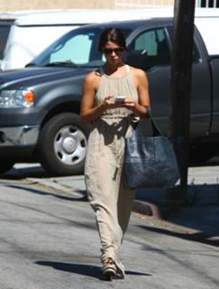 Ashley Greene feet photo thumbnail