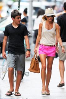 Kelly Ripa feet photo thumbnail