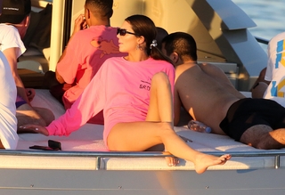 Kendall Jenner feet photo thumbnail