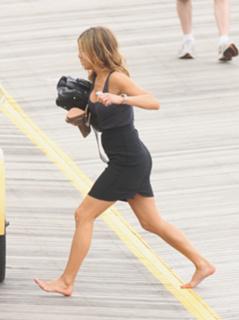 Jennifer Aniston feet photo thumbnail