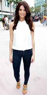 Ashley Greene feet photo thumbnail