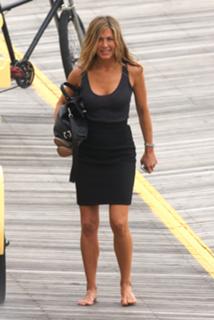 Jennifer Aniston feet photo thumbnail