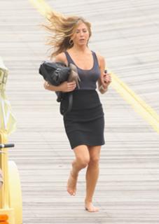 Jennifer Aniston feet photo thumbnail