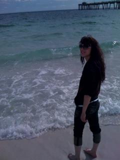 Elizabeth Lzzy Mae Hale feet photo 1