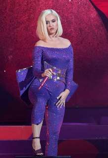 Katy Perry feet photo thumbnail