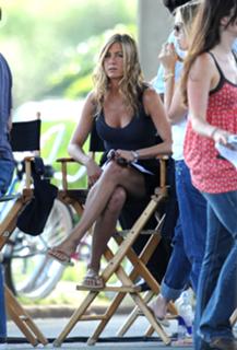 Jennifer Aniston feet photo thumbnail
