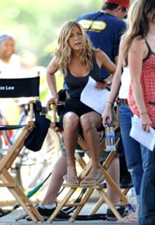 Jennifer Aniston feet photo thumbnail