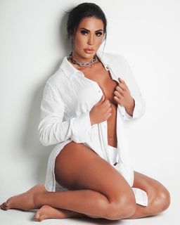 Gracyanne Barbosa feet photo thumbnail