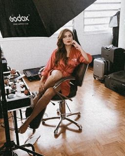 Juliana Paes feet photo thumbnail