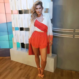 Lívia Andrade feet photo thumbnail