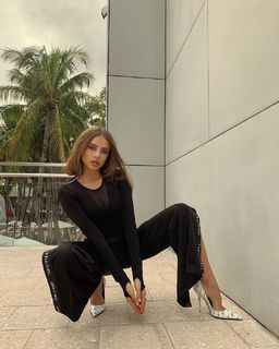 Xenia Tchoumitcheva feet photo thumbnail