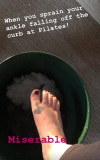 Melissa Joan Hart feet photo thumbnail