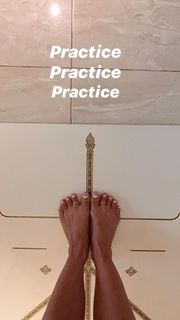 Kino MacGregor feet photo thumbnail