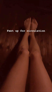 Nina Agdal feet photo thumbnail
